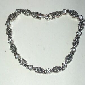 Avon NR Silver Tone Rhinestone Bracelet